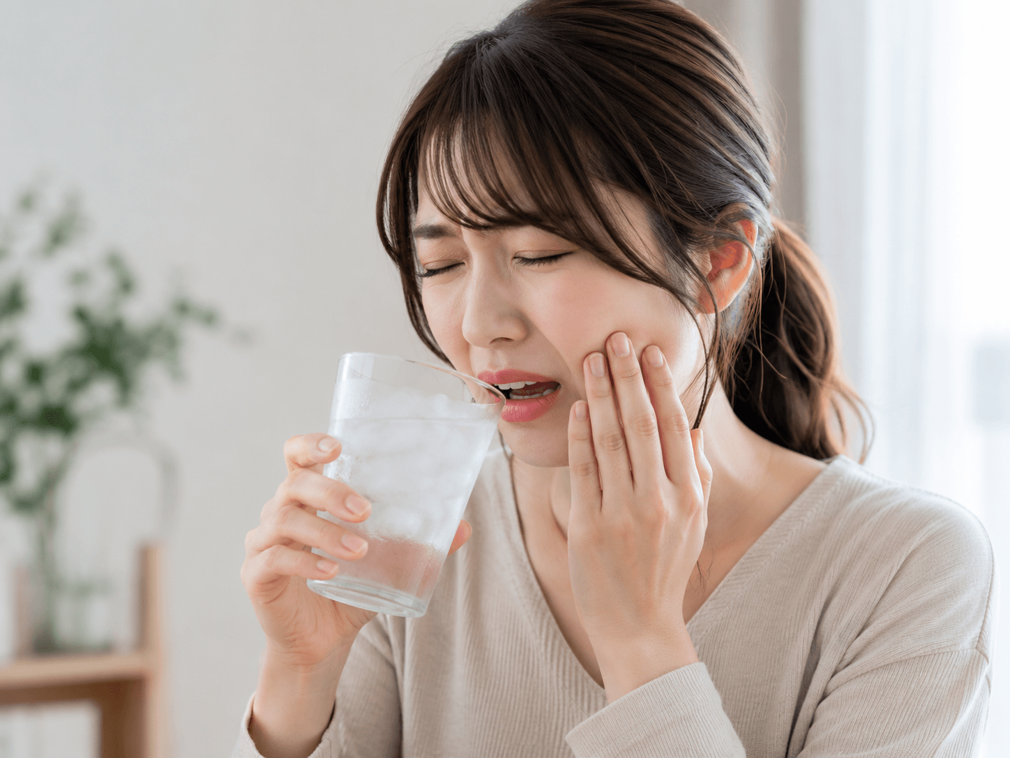 冷たい物や甘い物がしみる症状のイメージ